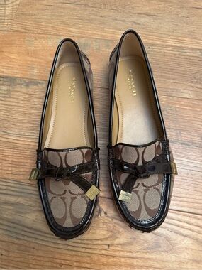 New jacquard Coach Frida Signature Loafers size 6.5
